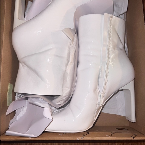 Nice pair of boots for sale. Only worn a couple of times;Downsizing my closet - Picture 4 of 6